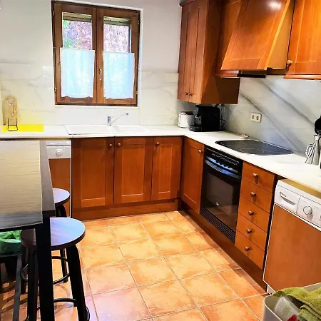 Lv Apartment *